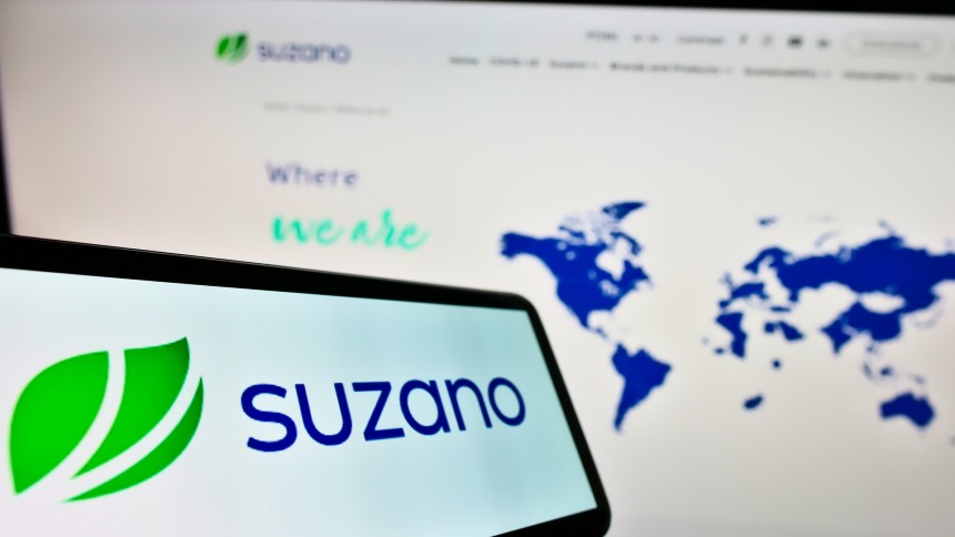 Suzano tem queda de 40% no lucro e troca de CEO