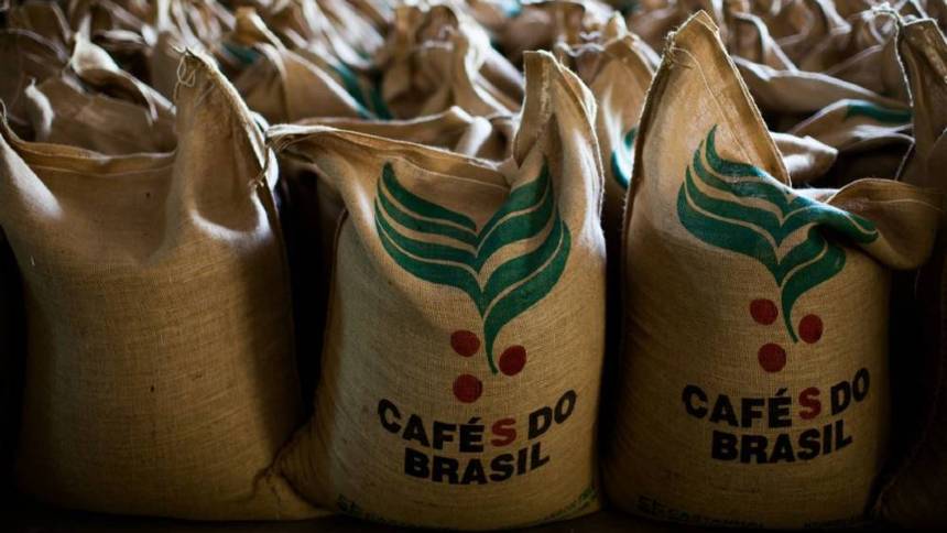 “Preço sobe e café aparece”. Exportação bate recorde, mas logística preocupa, diz Cecafé