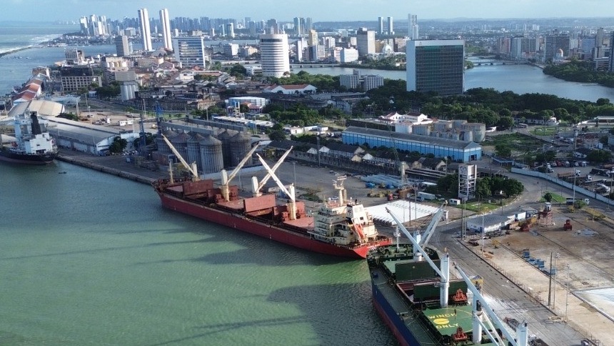 Com grãos e açúcar, Porto do Recife “brilha” no primeiro leilão portuário de 2024