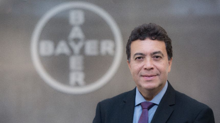 Bayer vê copo meio cheio, com relação positiva para o produtor em 2025