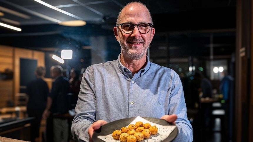 De gramas em quilos e, depois, toneladas: Sustineri Piscis busca R$ 8 milhões para aumentar o bolinho de peixe de laboratório