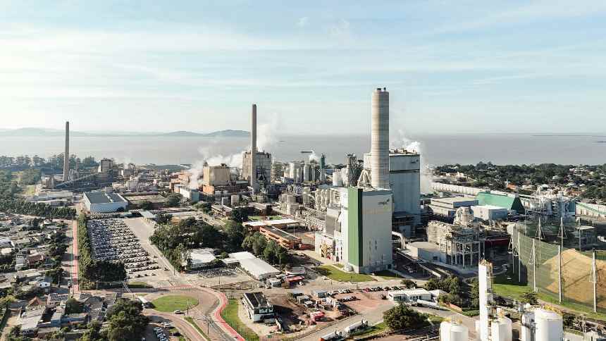 Em disputa de gigantes, CMPC dobra a aposta no “maior polo de celulose do mundo”