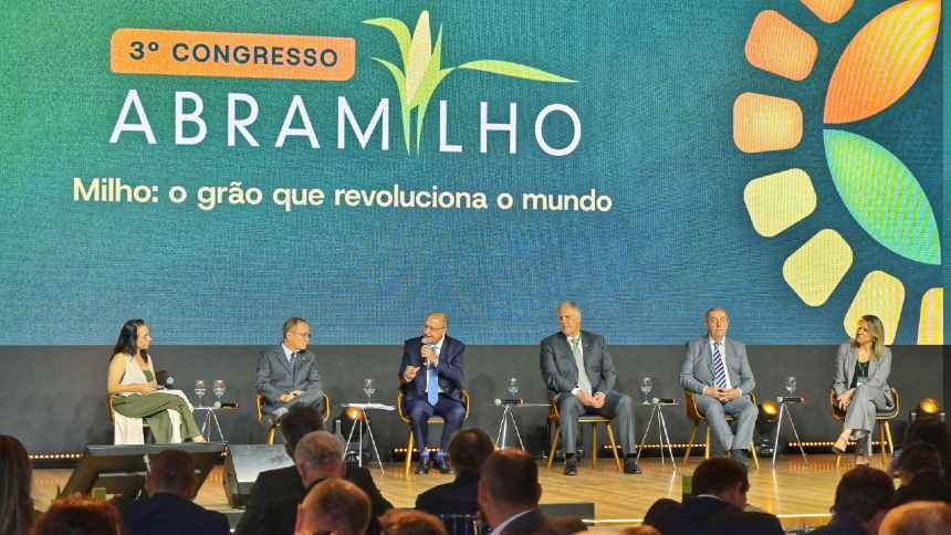“Temos que acelerar a Ferrogrão” e ter Plano Safra “ainda maior”, diz Alckmin