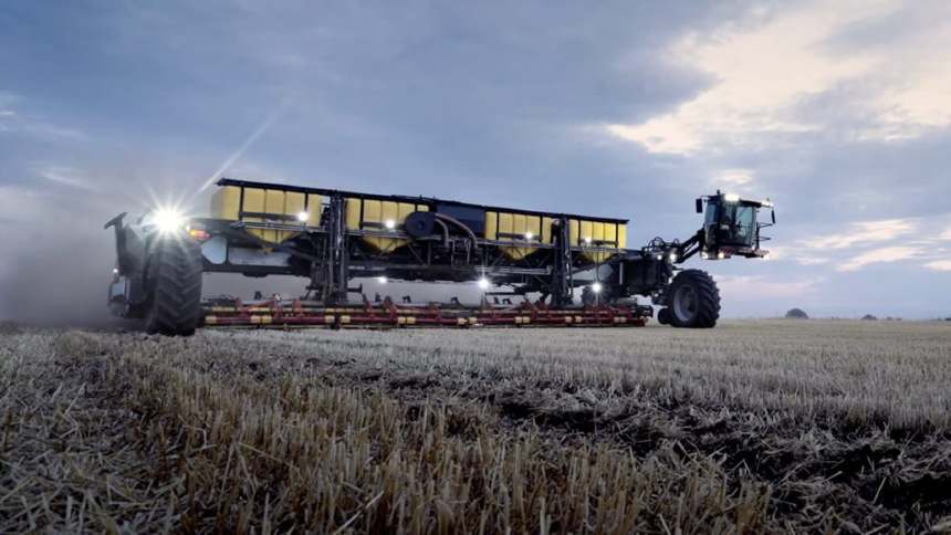 Alemã Nexat leva sua “máquina monstro” à Bahia Farm Show e inaugura operação comercial no Brasil