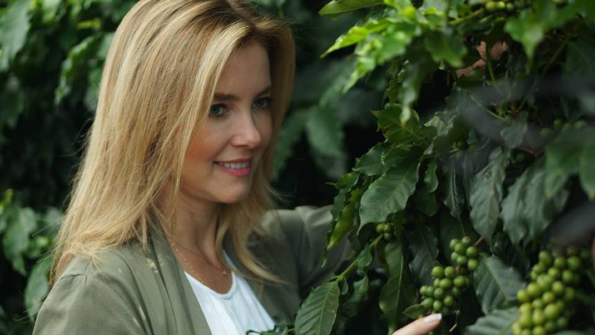 A beleza do café: com cosméticos à base dos grãos e cafeterias, mineira Kapeh sonha com a Europa