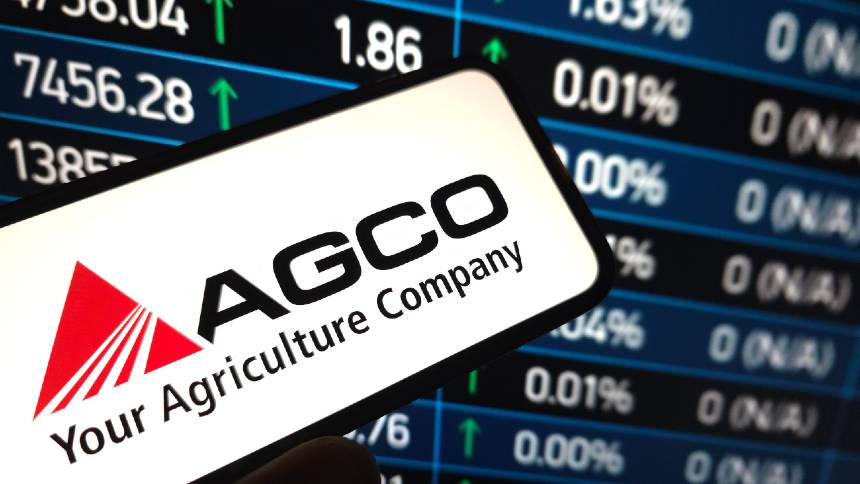 Vendas da AGCO esfriam no primeiro semestre de 2025, mas companhia aperta custos e agrada investidores