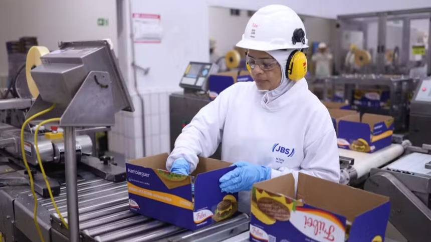 Indústrias brasileiras de carne "pausam" produção destinada aos EUA, diz presidente da Abiec