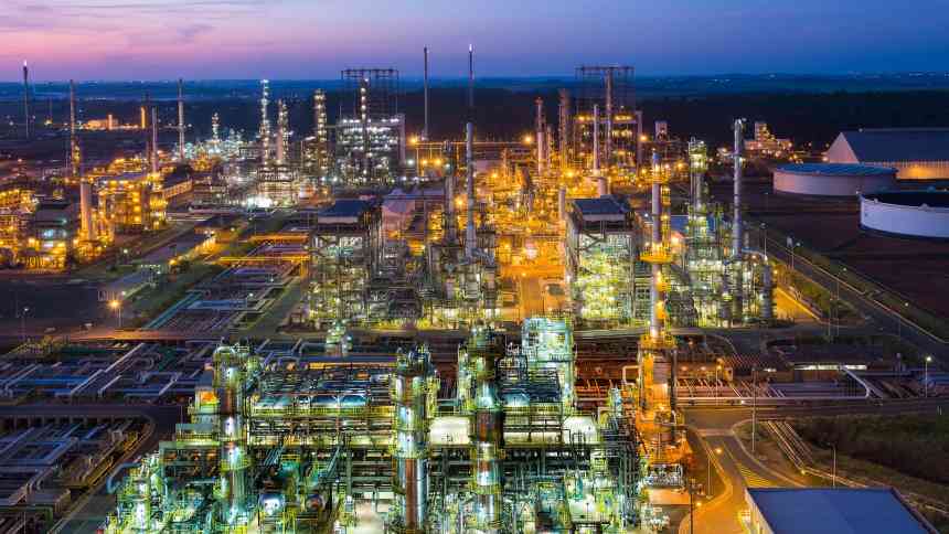 Petrobras inclui etanol na rota do SAF e estuda unidade de produção a partir do biocombustível