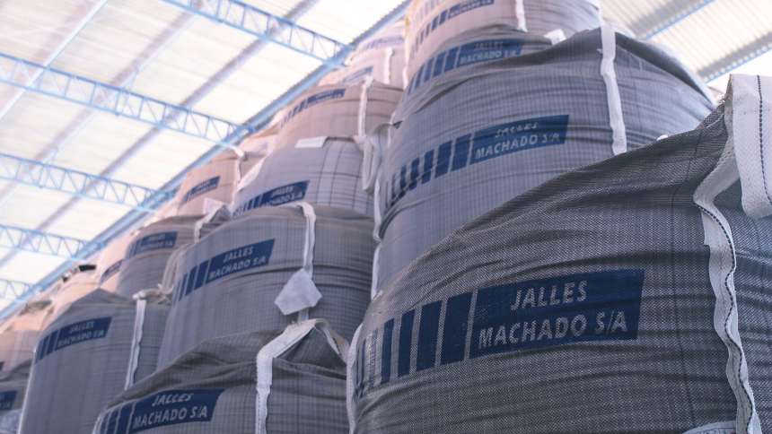 Tarifaço atinge açúcar orgânico da Jalles Machado, que estuda alternativas para mitigar prejuízos de mais de R$ 20 milhões