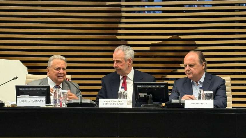 Agro entrega paper ao presidente da COP 30 e pede protagonismo da agricultura tropical nas discussões