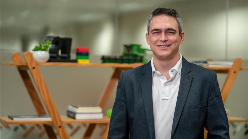 Troca de comando na John Deere: Rodrigo Bonato assume lugar de Antonio Carrere como VP de Vendas