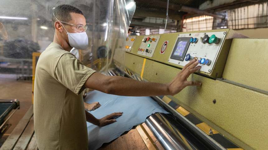 Resíduo que “não dava no couro” vira fertilizante – e nova fonte de receita para a JBS