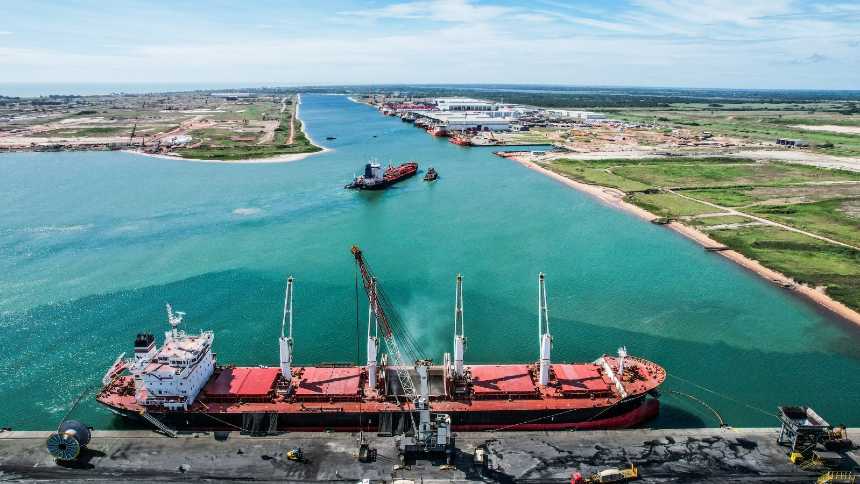 Ferrovia, terminal de grãos e SAF à beira-mar: como o Porto de Açu quer ser um cais para o agronegócio