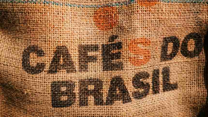 Na balança do café exportado, volume cai com tarifaço mas receita é recorde em 2025