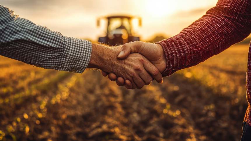 Em safra de juros e inadimplência altos, cooperativas de crédito reforçam estratégia “olho no olho”