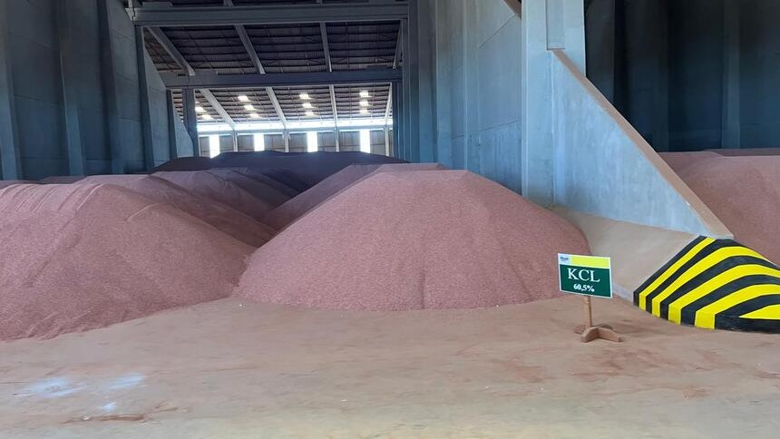 Fertilizante quase dobra de preço com a guerra e há risco de “disponibilidade”