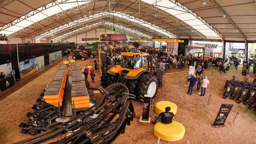 Consórcio e motor “renovado”: a estratégia do produtor (e da Valtra) em tempos de ajuste