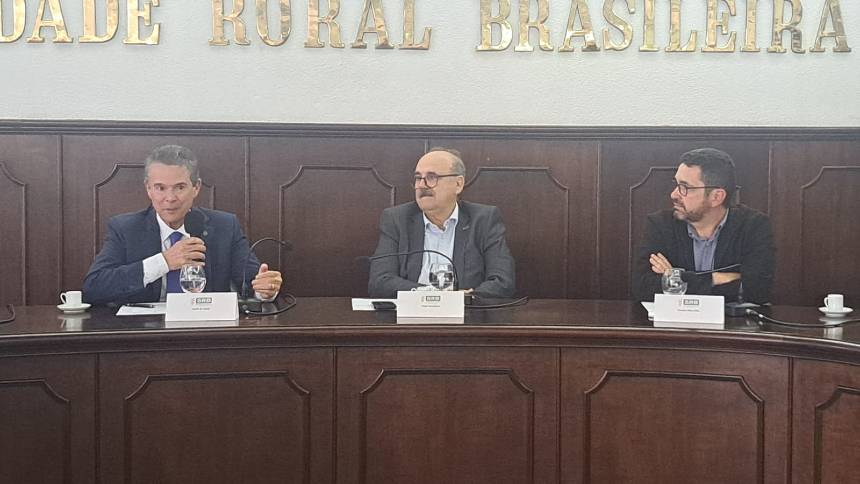 Plano Safra deve ser anunciado no início de junho e valor acima do ano passado é "factível", diz ministro
