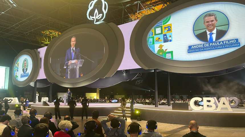 Ministro da Agricultura diz que "fantasma" do desabastecimento de fertilizantes no Brasil está afastado